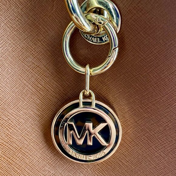 đź’–FLASH SALE Michael Kors Cynthia Medium Satchel Acorn Tan Brown Leather EUC - Picture 9 of 11